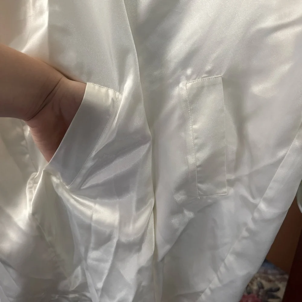 Victoria’s Secret White Satin Bridal Robe - Picture 4 of 7